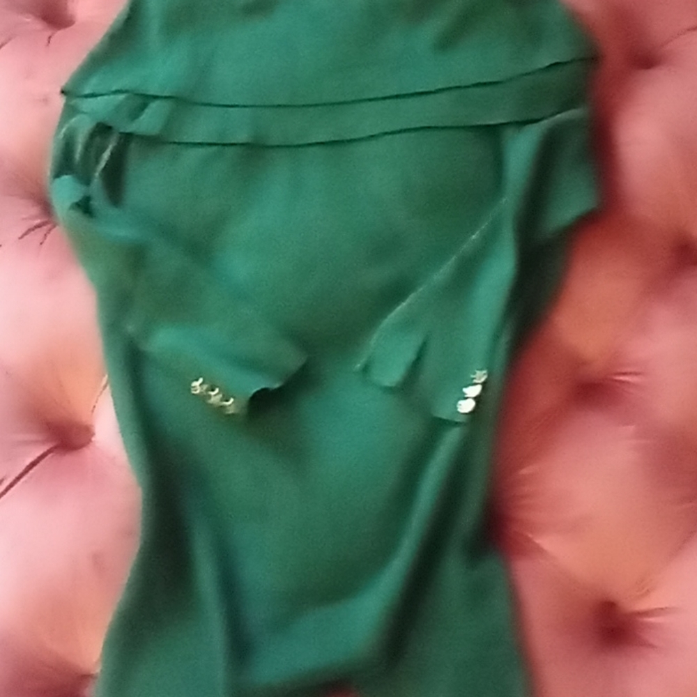 DONATING SOON Beautiful Green Sweater